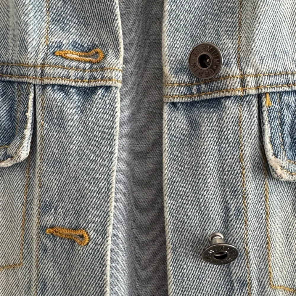 Love Tree Classic Light Wash Denim Jacket | Small